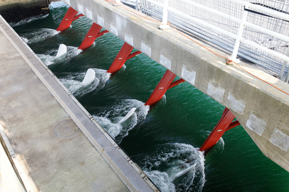 Tidal generators mounted underneath a bridge 